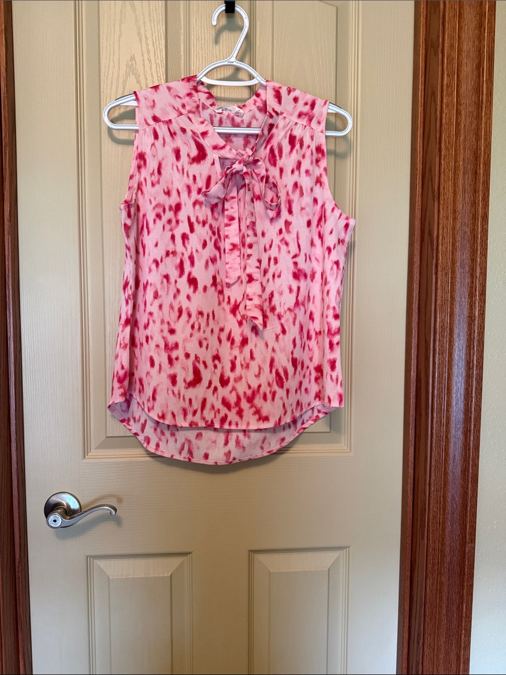 89th & Madison Pink Printed Tie-Neck Sleeveless Top